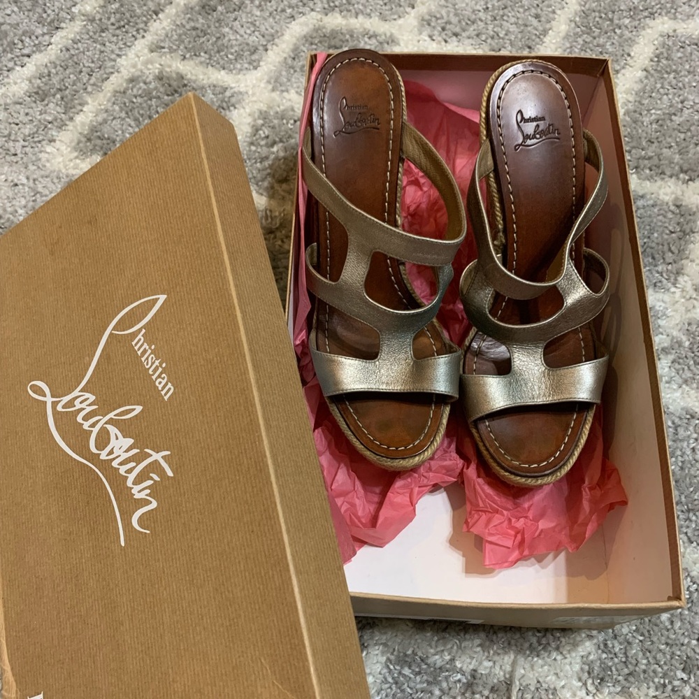 Authentic Christian Louboutin wedge💕💕